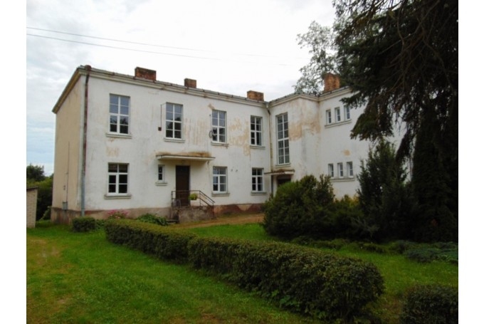 “VĪGANTES” ĒKA, kurā savulaik bija skola, tagad — sociālās aprūpes un krīzes centrs, nu ieguvusi jaunu veidolu.