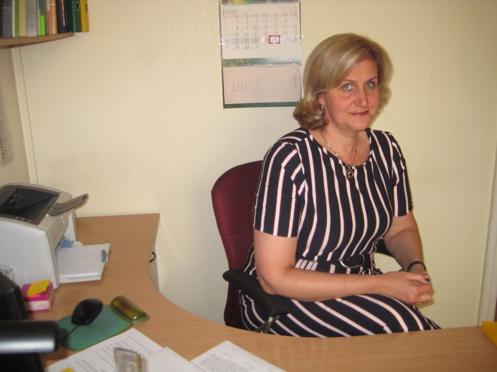 “Valoda dzīvo kopā ar tautu, valoda tikai atspoguļo, ko un kā mēs runājam. Neesmu pret jaunvārdiem,” teic Dite Liepa.
Autors: no Dites Liepas albuma