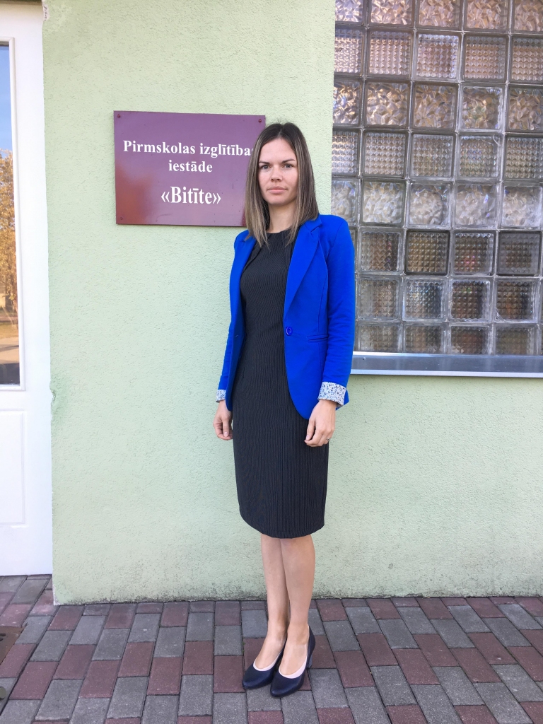 APŅĒMĪBAS PILNA. Patlaban jaunā vadītāja Justīne Miezīte iepazīstas ar saviem darba pienākumiem un kārto iestādes dokumentāciju.
Autors: no Justīnes Miezītes albuma