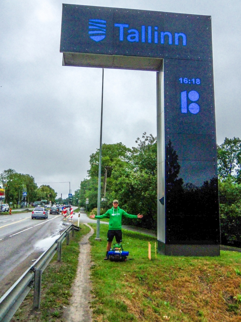 VISS VAR SĀKTIES! Attēlā Miks, un Klāvs foto­­grafē.
Autors: no personīgā albuma