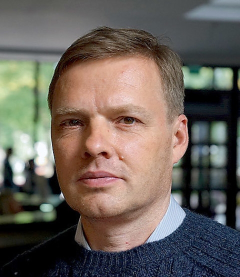 Klāvs Sedlenieks, 
Rīgas Stradiņa universitātes docents un maģistrantūras programmas “Sociālā antropoloģija” vadītājs, filozofijas doktors