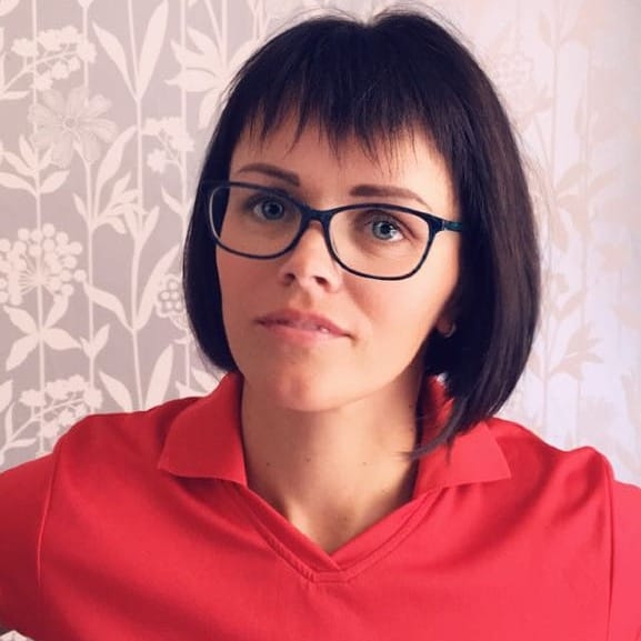 SVIN TUVĀKO CILVĒKU LOKĀ. Anita Kuzņecova teic, ka jubilejas nereti iznāk svinēt vairākas dienas pēc kārtas, jo vienā laikā visi nevar sapulcēties darba un aizņemtības dēļ.
Autors: no Anitas Kuzņecovas albuma