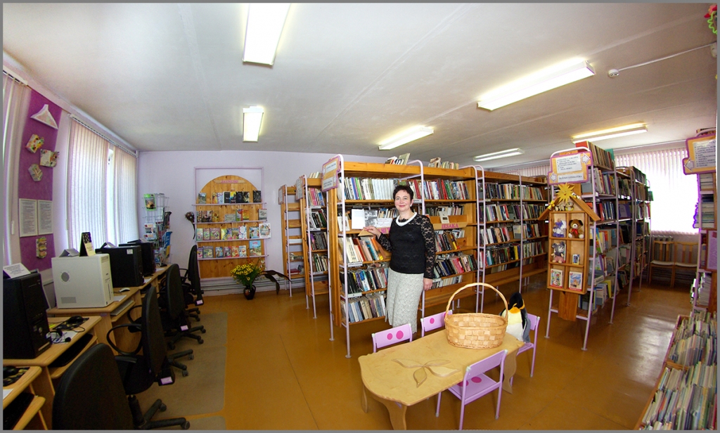 KULTŪRAS TELPA. “Bibliotēka jau sen vairs nav tikai vieta, kur apmaina grāmatas,” teic Iršu pagasta bibliotēkas bibliotekāre Dace Grele.
Autors: no Daces Greles albuma