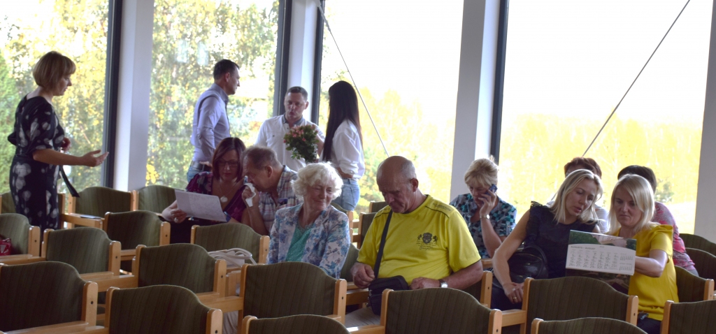 JAUNO ZĀLI iepazīst pasākuma “Uzņēmēju launags” dalībnieki.