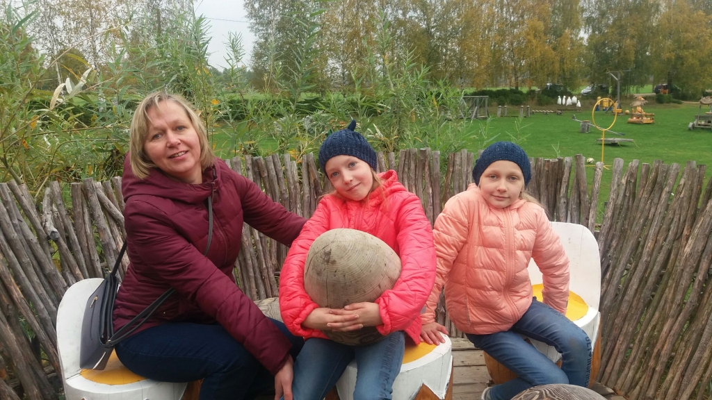 VARBŪT VĒL KĀDU “IZPERĒT”? Sēžot dižligzdā pēc nerātnā labirinta apmeklējuma, rodas arī šādas domas...