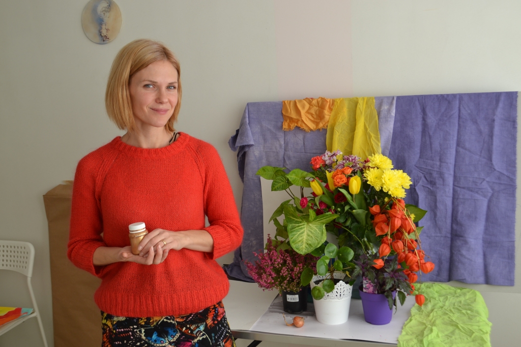 LAIKS SEV. Studijas “Lapa” vadītāja Baiba Bērziņa jautājusi savai skolniecei, kāpēc viņa izvēlējusies nākt uz nodarbībām, un saņēmusi atbildi: “Tas ir laiks tikai man, tā ir iespēja attīrīt savas domas, iekšēji pastrādāt ar sevi, arī attīstīt.”