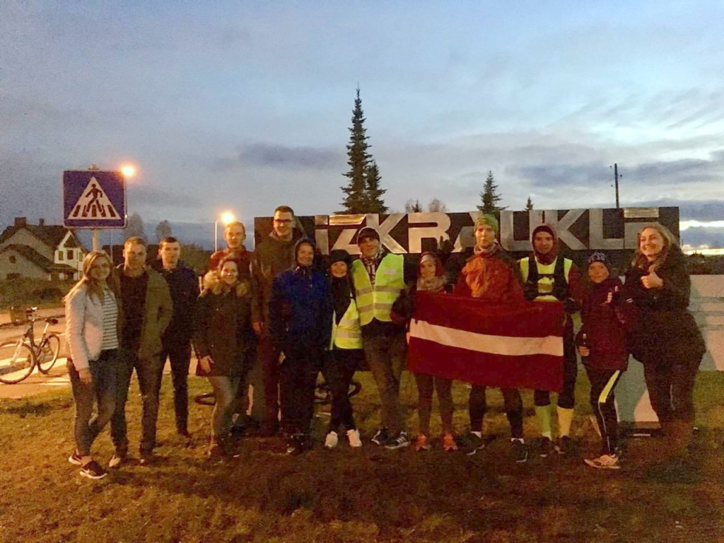 Mēs to paveicām! Skrējēji un velobraucēji, kas piedalījās izaicinājumā.
Autors: no personīgā albuma