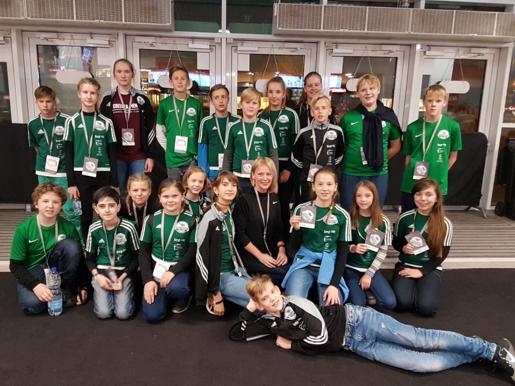 VETERĀNI. Pļaviņu novada ģimnāzijas 6.b klases skolēni projektā darbojas ceturto gadu un ir sportiski, saliedēti un zinoši.
Autors: no klases albuma