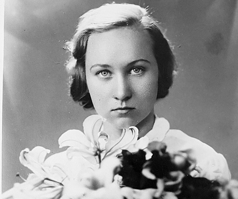 VISA DZĪVE VĒL PRIEKŠĀ. Jubilāre skaistajā jaunībā ar sapņiem un cerībām.
Autors: no Elzas Lerhas albuma