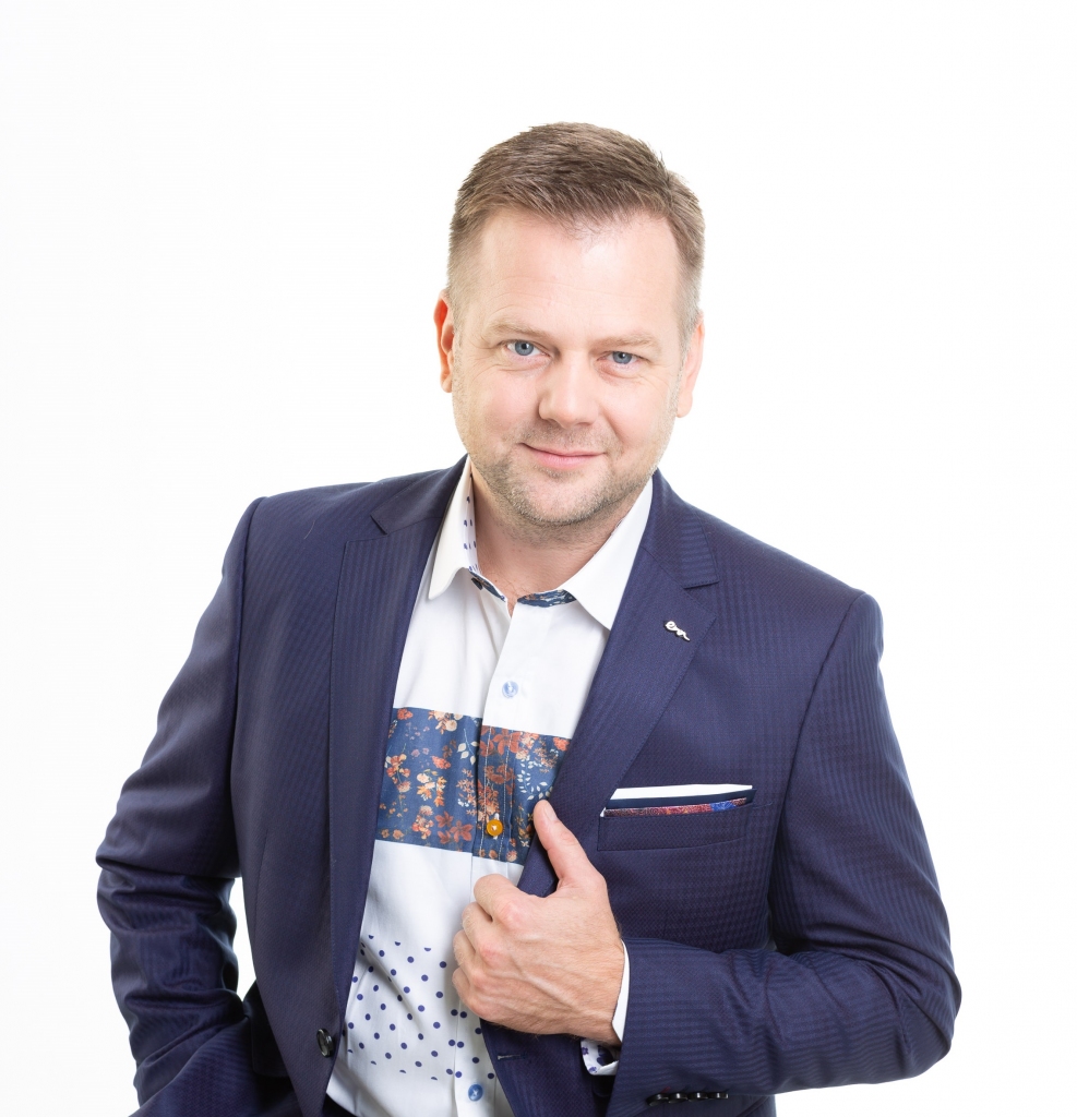 SAPNIS PAR EKSPEDĪCIJU. “Ļoti gribētos atrast laiku un doties ekspedīcijā. Nevis sauļoties pludmalē, bet iet pārgājienos, apskatīt interesantas vietas, kam pagaidām saspringtajā darba režīmā diemžēl neatliek laika,” teic Gaitis Lazdāns.
Autors: no Gaita Lazdāna albuma