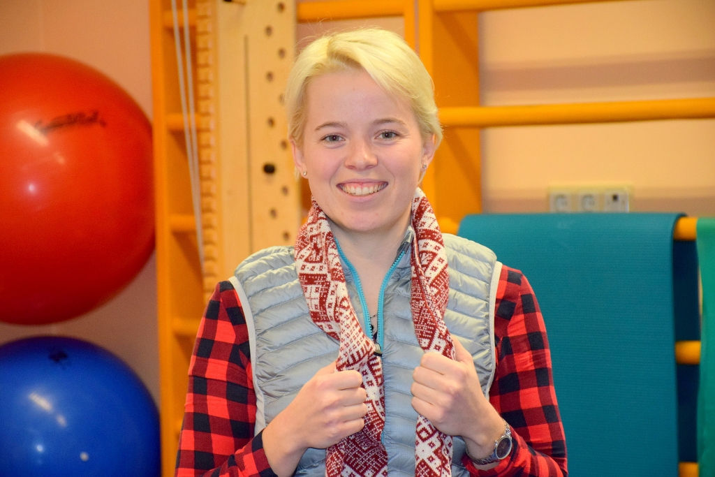 Darba vidē. Devīto mēnesi Anda Muižniece pieņem pacientus kā fizioterapeite Aizkraukles medicīnas centrā.