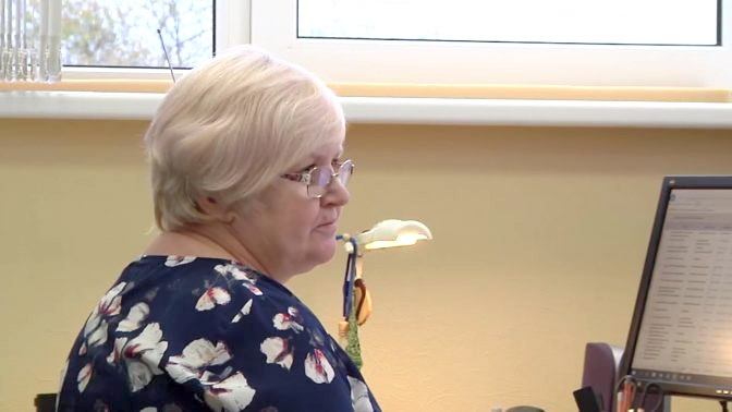 Iveta Silicka savā kabinetā Aizkrauklē, kur viņu pārsteidza 