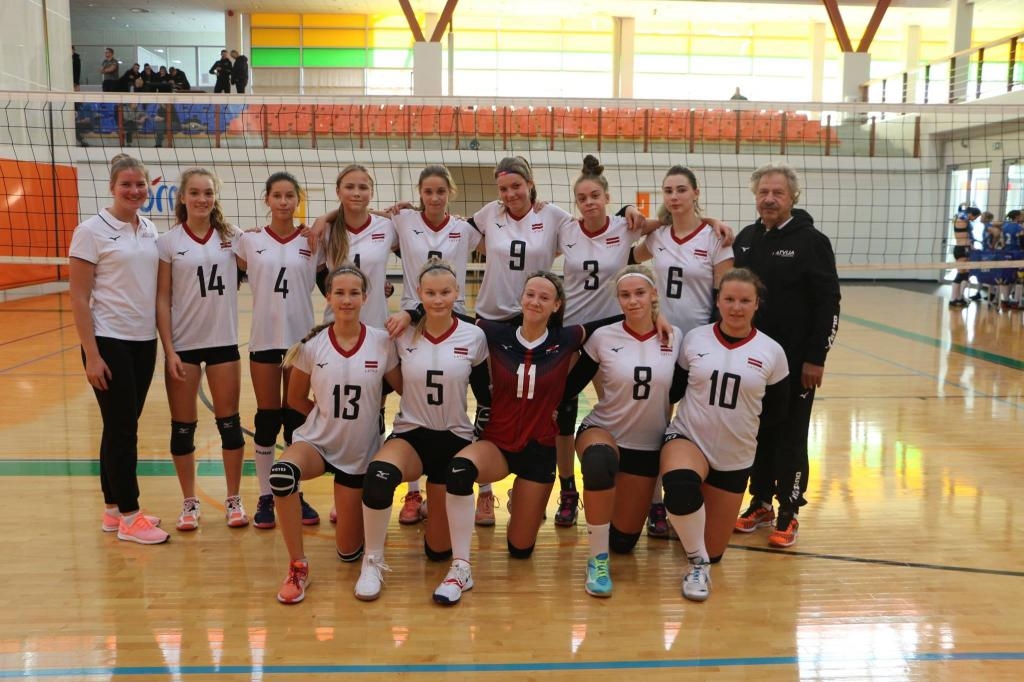 Amanda Regute otrajā rindā ceturtā no kreisās.
Autors: no  I. Silava albuma