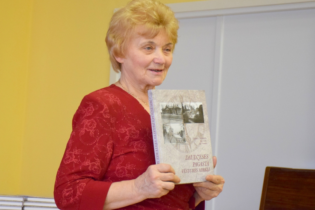 Paldies visiem, kas palīdzēja! Daudzeses pagasta bibliotekāre Valija Lucāne.