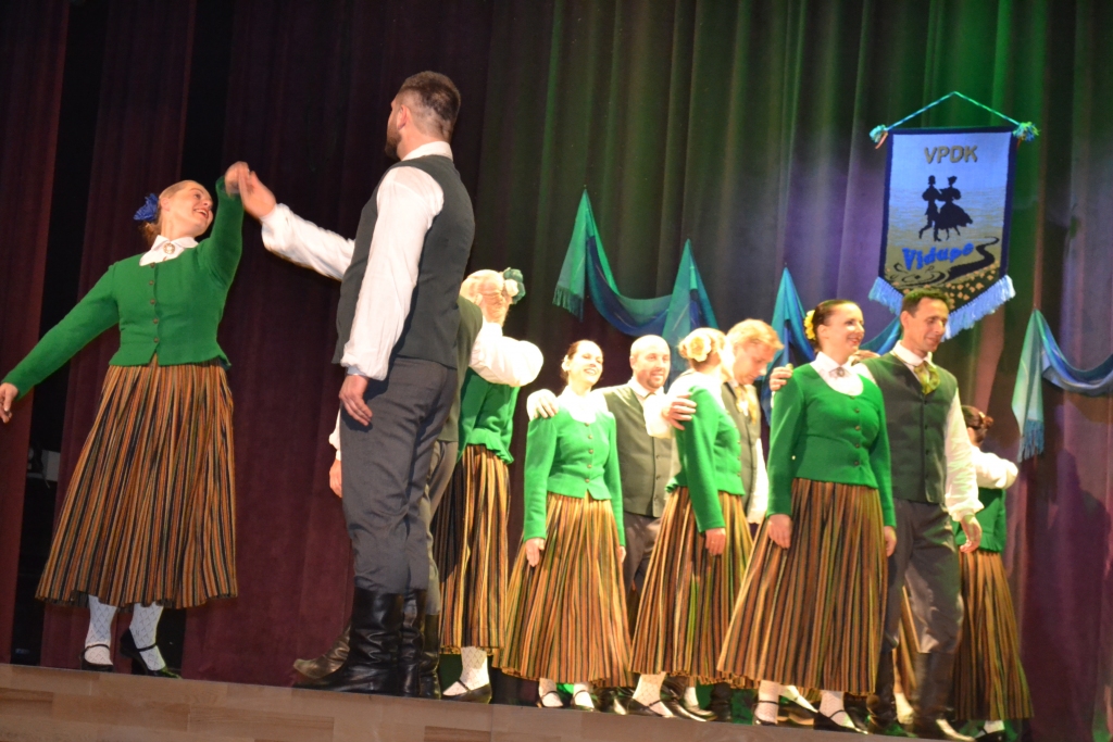 DEJOTPRIEKS — katrā dejā.