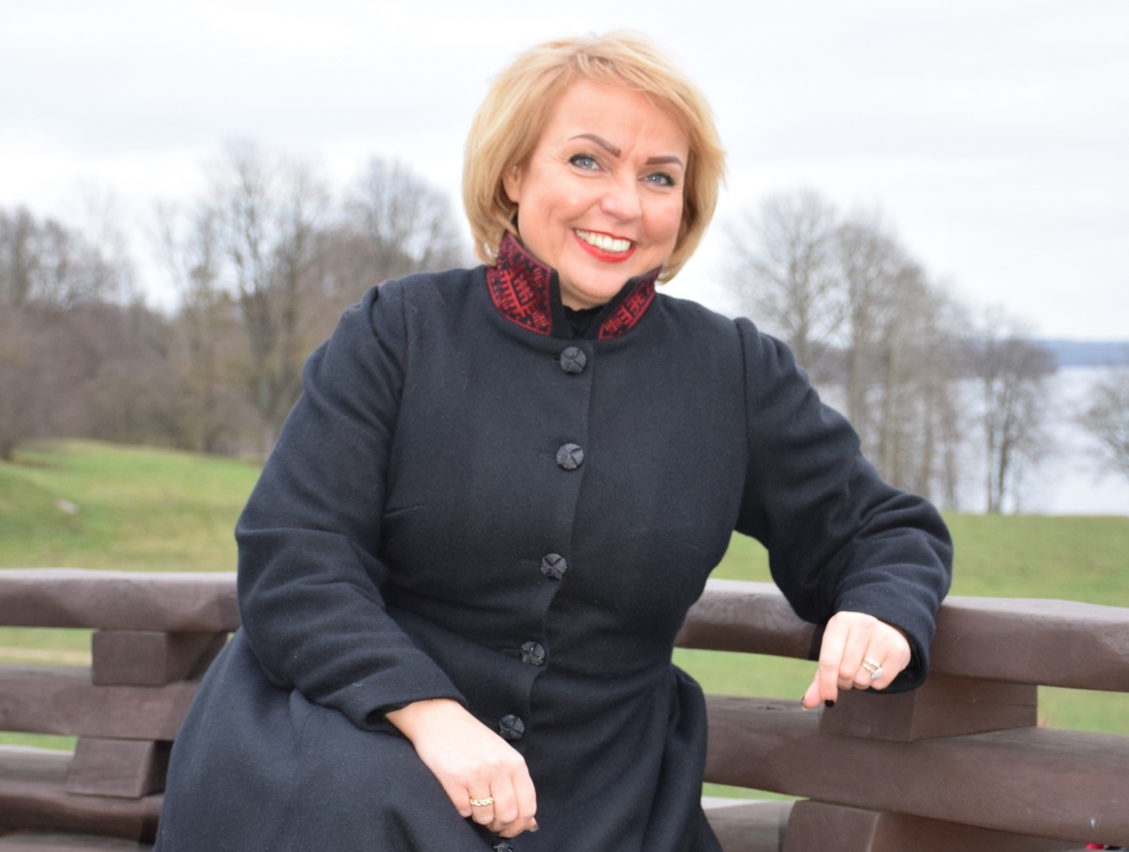 AR MISIJAS APZIŅU Inguna Grietiņa-Dārziņa aktīvi darbojas latviskajā vidē Īrijā, Eiropā un arī pasaulē. Daudzie pienākumi devuši vēl kādu bonusu — vismaz reizes piecas gadā pabūt Latvijā.