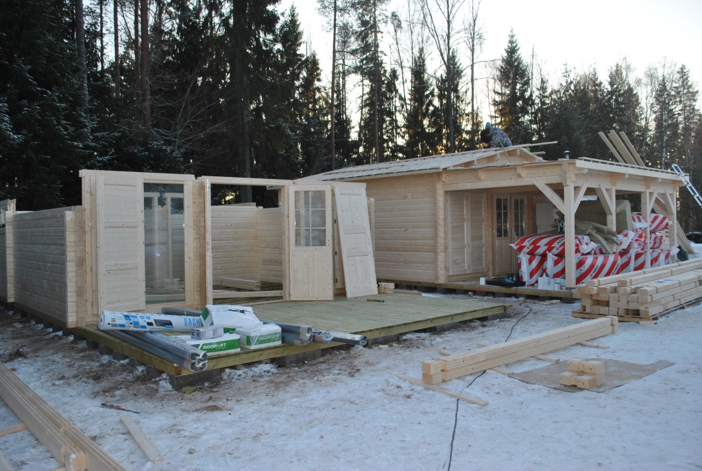 DRĪZUMĀ PABEIGS. Koka ēku būvniecība notiek raiti.