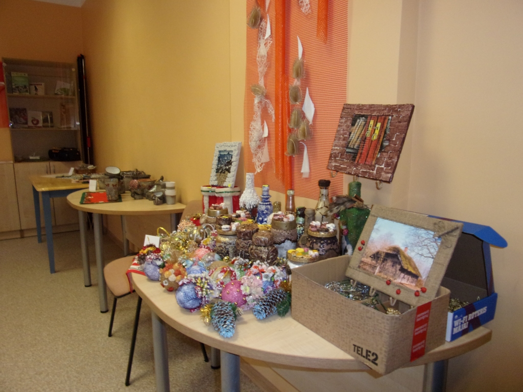 VISS RADĪTS VIESĪTES NOVADĀ. Mājražotāji darbojas dažādās jomās, piedāvājums ir plašs — gan Ziemassvētku dāvanas, gan dabas veltes veselībai.
Autors: Inārs Dreijers