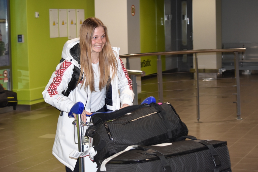 Patrīcija Eiduka šī gada februārī Rīgas lidostā, kad viņa atgriezās mājās no olimpiskajām spēlēm Dienvidkorejā. Rīgas lidostā viņu sirsnīgi sagaidīja ģimene, radi, draugi, skolasbiedri.
Autors: no “Staburaga” arhīva