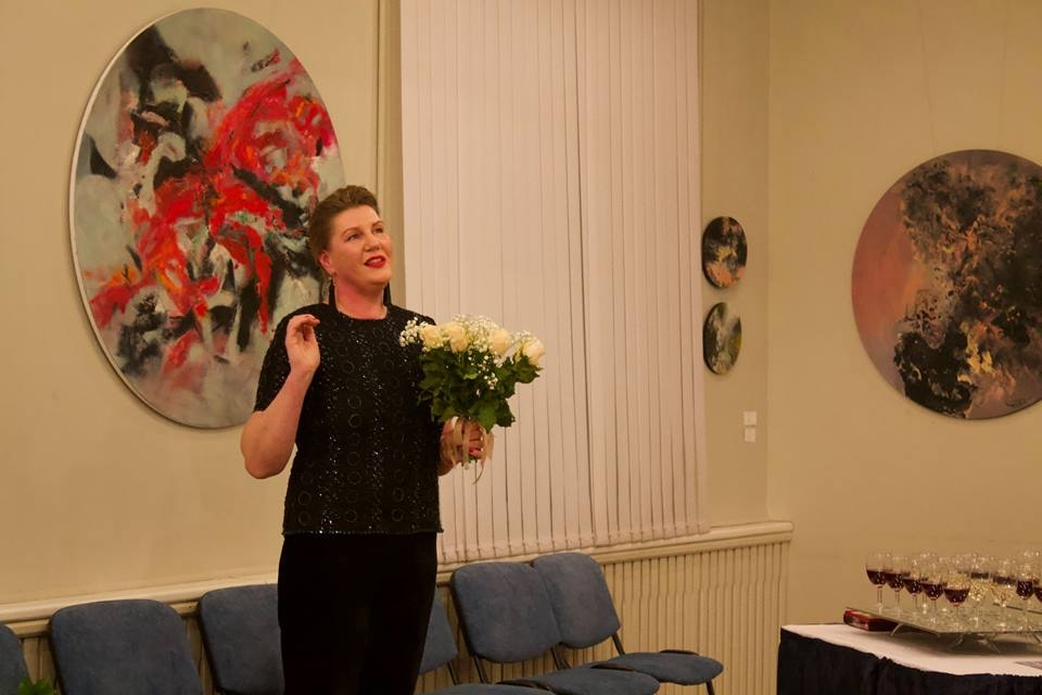 Māksliniece Baiba Briede piedāvā abstraktā izteiksmē radītas kompozīcijas.
Autors: Keita Lūse