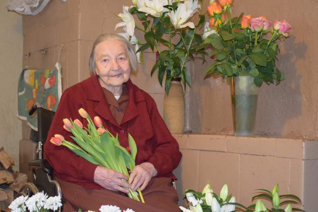 PIRMS GADA, savā 99. dzimšanas dienā, jubilāre Velta Vitkovska vēl jutās žirgta un veselīga.
Autors: Elita Brovacka
