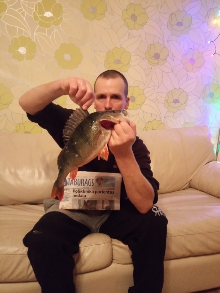 Jānis sākumā domājis, ka pieķēries liels plaudis, tomēr tas bija asaris.