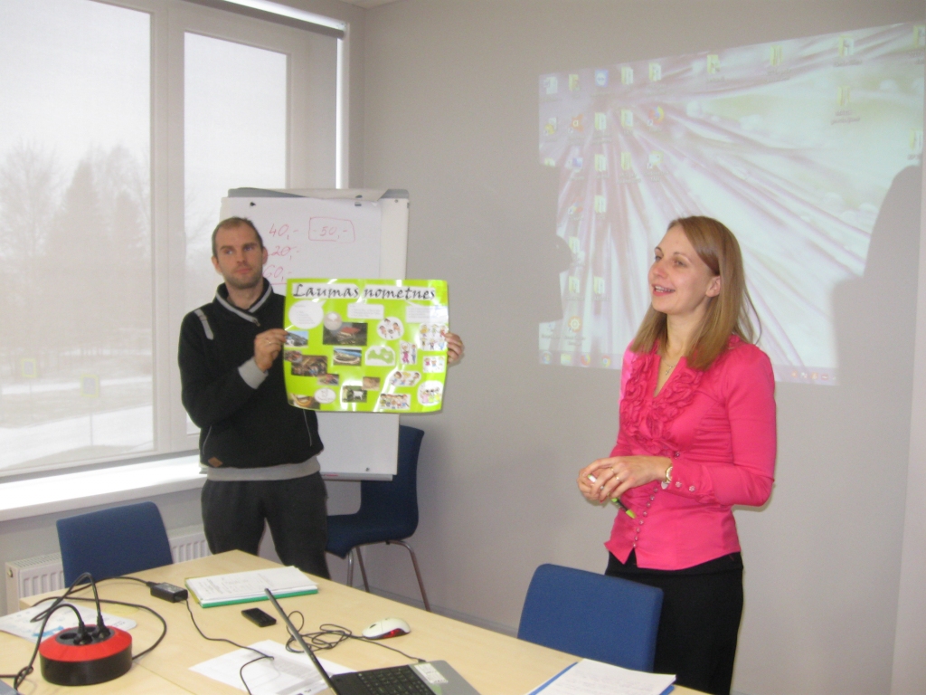 IDEJA PĀRLIECINĀJUSI APKĀRTĒJOS. Lauma Rudzone savu biznesu ideju par bērnu nometņu rīkošanu prezentēja arī Latvijas Lauku konsultāciju un izglītības centra Aizkraukles birojā rīkotajās mācībās jauniešiem uzņēmējdarbības veicināšanai.
Autors: Valentīna Beča