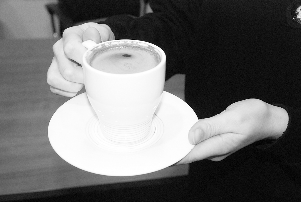 Ja nelieto kafiju, bet esi dzirdējis profesoru Danilānu izsakāmies, ka ir vērtīgi dzert četras krūzītes dienā, nevajadzētu uzreiz veikt drastiskas dzīvesveida izmaiņas. Vispirms labāk konsultēties ar savu ārstu.
Autors: Ulda Dobeļa foto