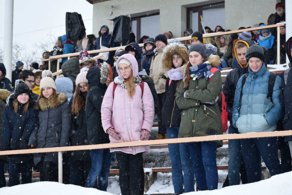 VIENVIET PIECI DIENESTI. Ēnu dienā ar piecu profesiju specifiku iepazinās daudzi Aizkraukles novada vidusskolas audzēkņi.