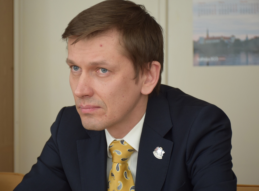 Ilmārs Dūrītis, veterinārās medicīnas  doktors, 13. Saeimas deputāts no partiju apvienības “Attīstībai/Par!”, Veselības ministrijas parlamentārais sekretārs, Saeimas Sociālo un darba lietu komisijas un Mandātu, ētikas un iesniegumu komisijas loceklis, kā arī Augstākās izglītības, zinātnes un inovāciju apakškomisijas priekšsēdētājs