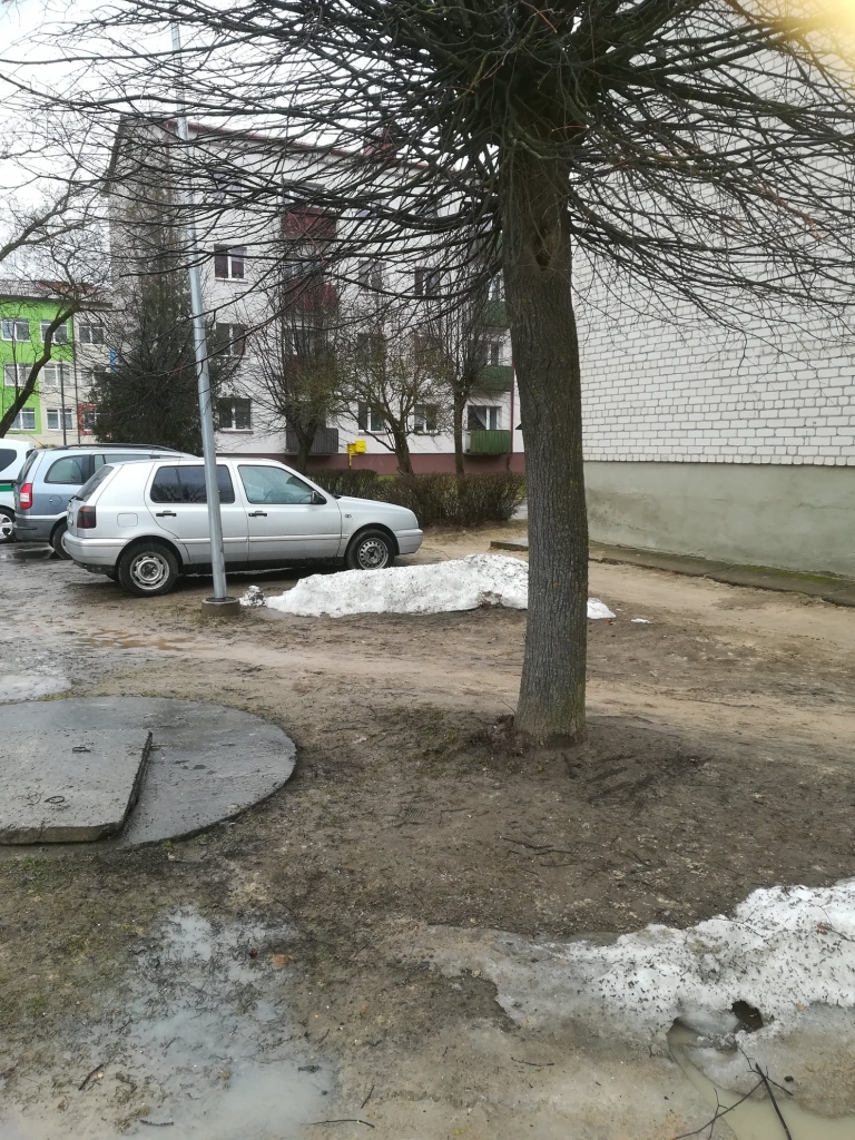 NEVAR RĪKOTIES, KĀ IEGRIBAS. Iedzīvotāji bija pateicīgi, ka atrisināts jautājums par automašīnu novietošanu pie ēkas Raiņa ielā 70.
Autors: no Pļaviņu novada domes