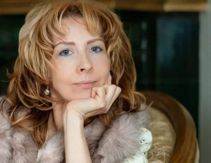 GAISĀ VIRMO PAVASARA SMARŽA. Ludmila Martinova teic, ka gribētos arī ikdienā, ne tikai 8. martā redzēt daudz smaidīgu un starojošu sieviešu visapkārt.
Autors: no Ludmilas Martinovas albuma