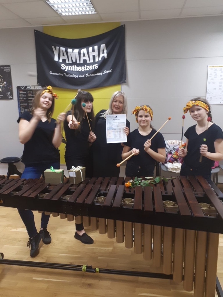 PELNĪTI PANĀKUMI konkursā Skrīveru Mūzikas un mākslas skolas audzēknēm kopā ar skolotāju.
Autors: no Skrīveru Mūzikas un mākslas skolas