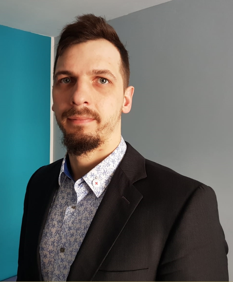 Vislabāk saglabāts bērnu apģērbs. “Ziedošanas kultūra visā Latvijā ir diezgan zema, dažkārt mums tiek atnests nelietojams apģērbs un apavi, piemēram, cauri zābaki ar atplīsušām zolēm, tādas mantas ir jāizmet,” saka Latvijas Sarkanā Krusta Viduslatvijas komitejas izpilddirektors Atis Stārastnieks. “Jāuzsver, ka mēs neesam atkritumu izvedēji! Vislabāk saglabāts ir bērnu apģērbs, jo bērni izaug ātri, to nepaspējot nonēsāt.”
Autors: publicitātes