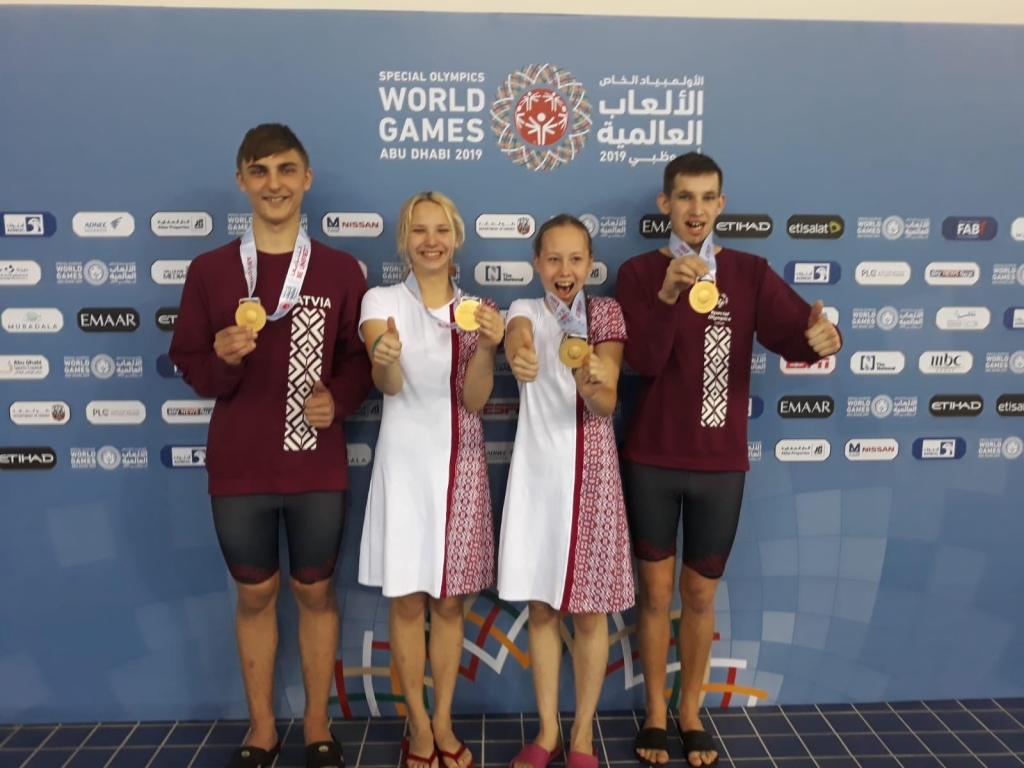 Peldētāju komanda. Alvis Līdumnieks (no kreisās), Liene Rokjāne, Signija Jolanta Duciņa un Elvis Rozenštrauhs.
Autors: no Kokneses pamatskolas-attīstības centra