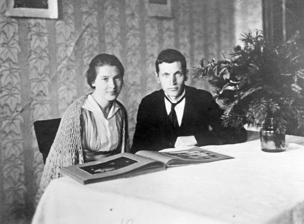 Pēc kāzām. Kārlis un Minna Martinovski Maskavā 1917. gadā. 
LNB Reto grāmatu un rokrakstu lasītavas krājums. Albums.
Autors: Nezināma autora foto.