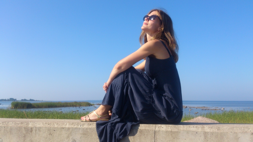 SIEVIETEI JĀSTĀV AIZ VĪRIEŠA SPĒCĪGĀ PLECA. “Neskriet pa priekšu un savas vajadzības nelikt vienmēr pirmajā vietā, bet ļaut rīkoties vīrietim — tas ir jāiemācās,” teic Baiba Bērziņa.
Autors: no Baibas Bērziņas albuma