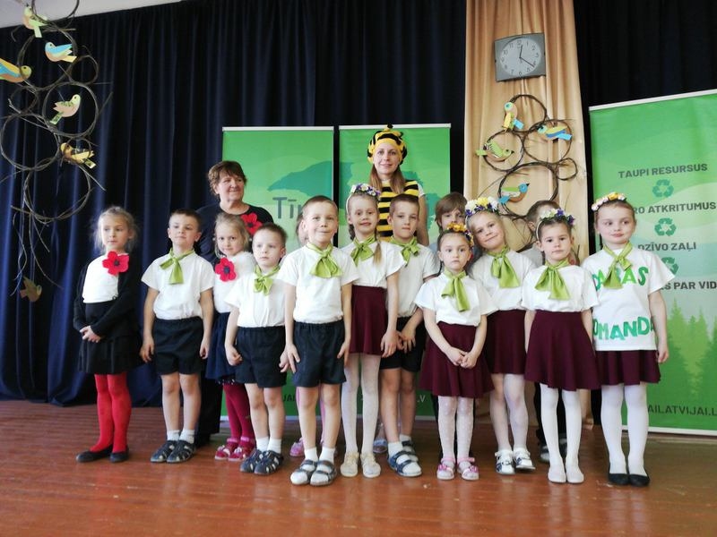 Simpātiju balvu ieguvēji. Pirmsskolas izglītības iestāžu kategorijā balvu saņēma Bebru pirmsskolas izglītības iestāde “Bitīte” par zināšanu bāzi vides aizsardzībā.