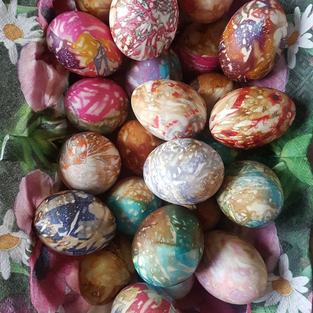 MĀKSLA UZ ČAUMALAS. Olu krāsošanai Inga Ziediņa iesaka izmēģināt zīda audumu.
Autors: no personīgā albuma