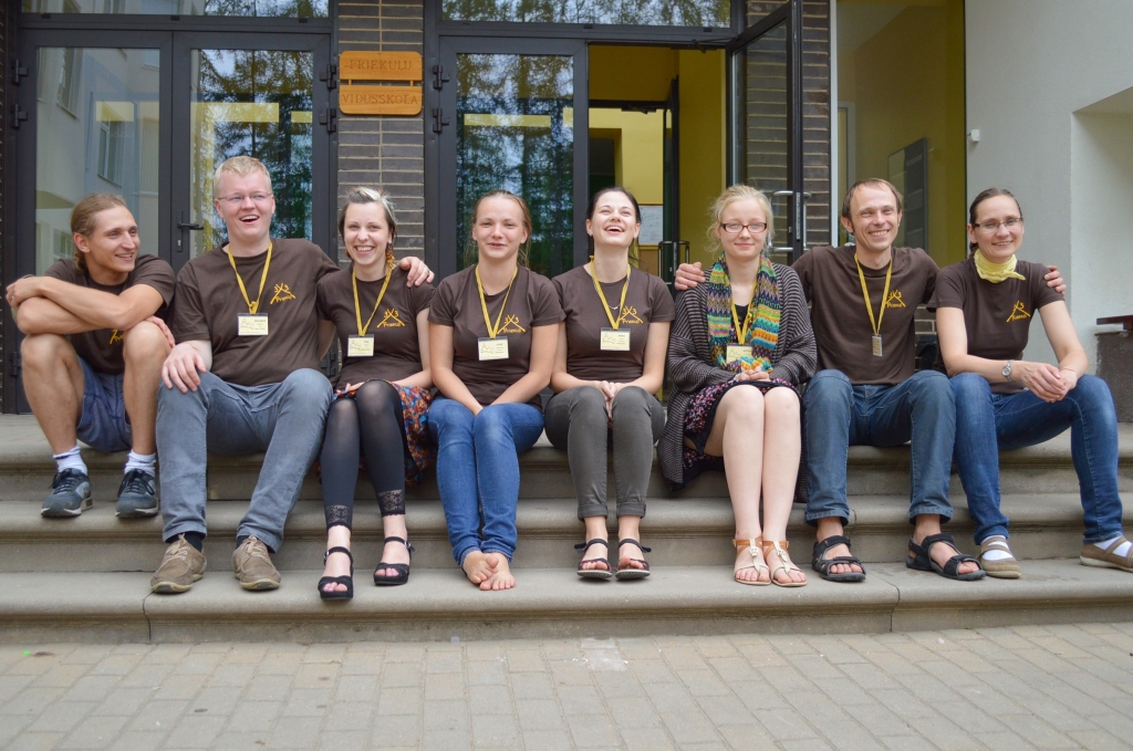 Draudzīgā darba grupa kopā ar Ievu un Eduardu Krūmiņiem viņu iepriekšējā organizētajā Priekuļu 3x3 saietā.
Autors: no Baibas Krūmiņas albuma