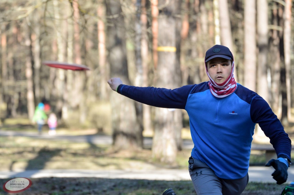 Lielisks sezonas sākums. Koknesietis Lauris Karluša Latvijas disku golfa kausa izcīņas pirmā posma sacensībās.
Autors: no Latvijas Disku golfa federācijas