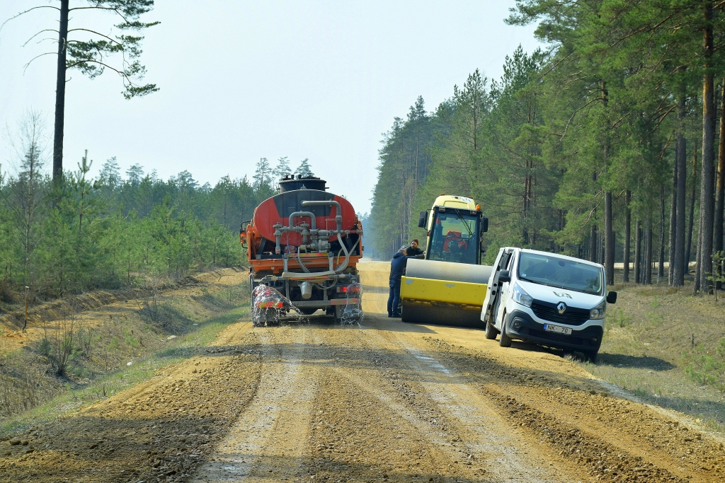 Izbraukt varēs. SIA “VIA” veic apbraucamā grants ceļa uzturēšanu un stiprināšanu.
Autors: Imants Kaziļuns