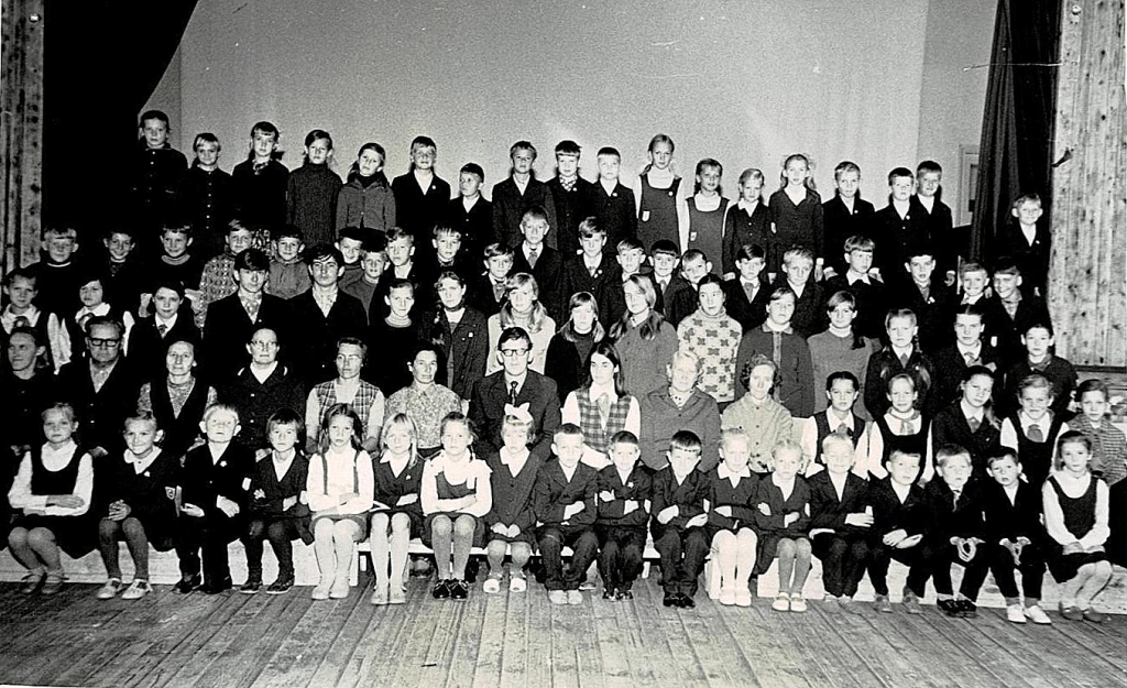 Skolas kolektīvs 1973. gadā.
Autors: no Pērses skolas