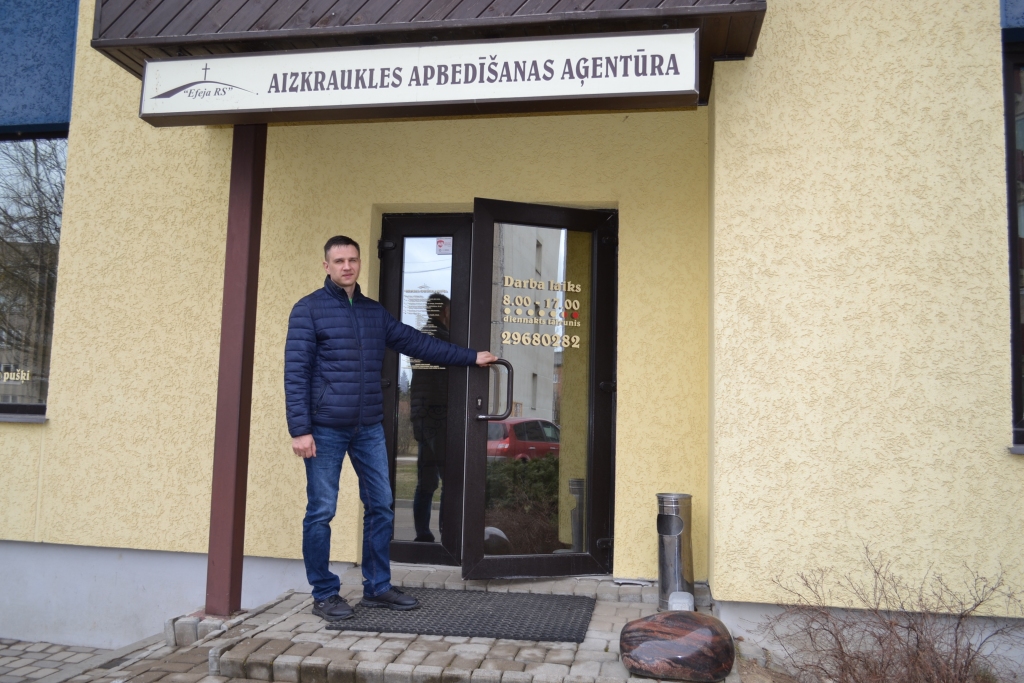 AR PROFESIONĀLU UN INDIVIDUĀLU attieksmi. Uzņēmuma “Efeja RS” pārstāvis Vladimirs Petrovs gandarīts par uzņēmuma attīstību, par to, ka ģimenes uzņēmumam izdevies pārvarēt krīzes un tas var turpināt darboties un attīstīties.