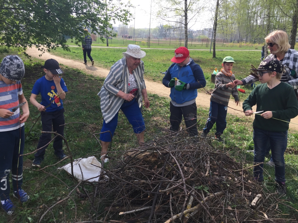 Sakopj “Kaķīša dzirnaviņas”.
Autors: Evita Apiņa