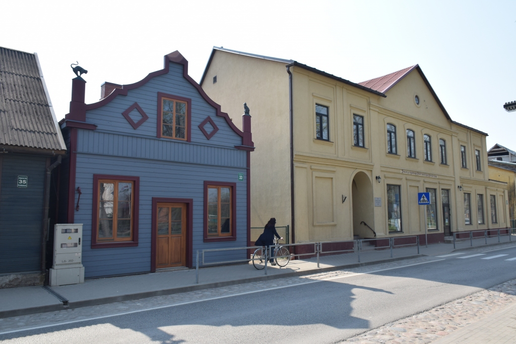 Puse darbu paveikti. Jaunjelgavas tūrisma informācijas centra ēkai renovēta fasāde. Atlicis vien veikt iekšdarbus.
Autors: Imants Kaziļuns