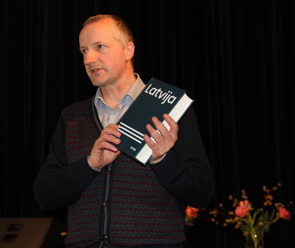 “Enciklopēdija ir process, kur nepārtraukti kaut kas mainās. Mūsu uzdevums ir nemitīgi “uzķert”  jaunāko,” saka Nacionālās enciklopēdijas “Latvija” galvenais redaktors Valters Ščerbinskis.