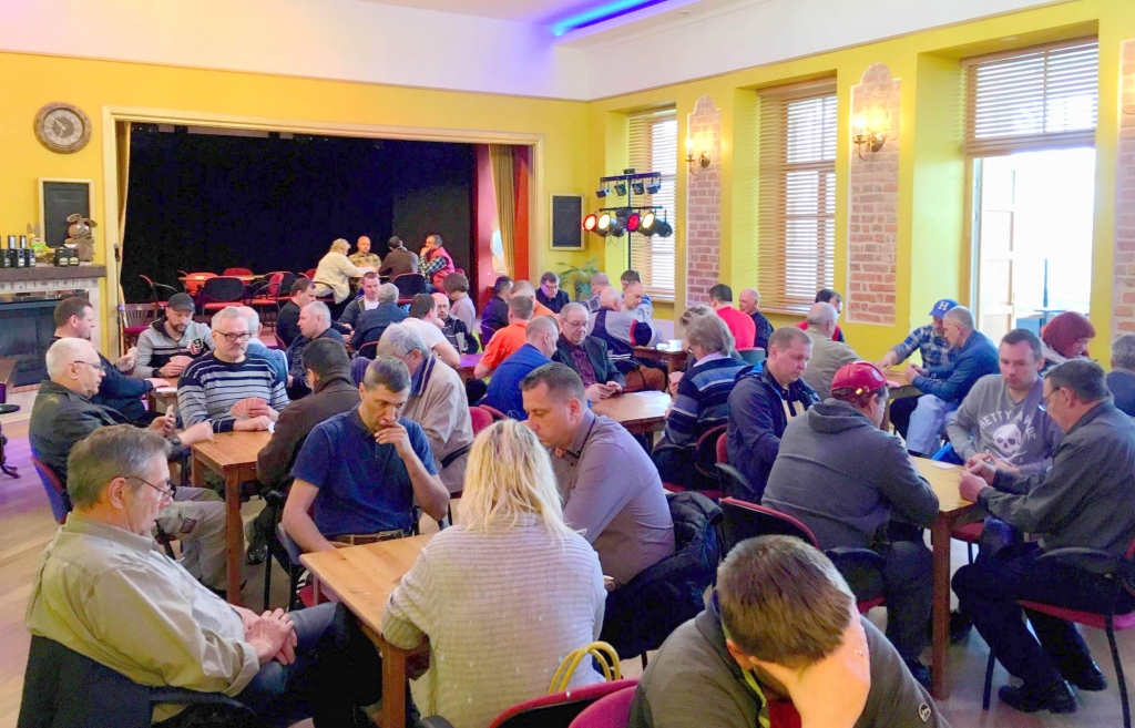 Latvijā populārākā kāršu spēle. Ērberģes muižā sacenšas Sēlijas spēlmaņi.
Autors: no turnīra organizatoriem