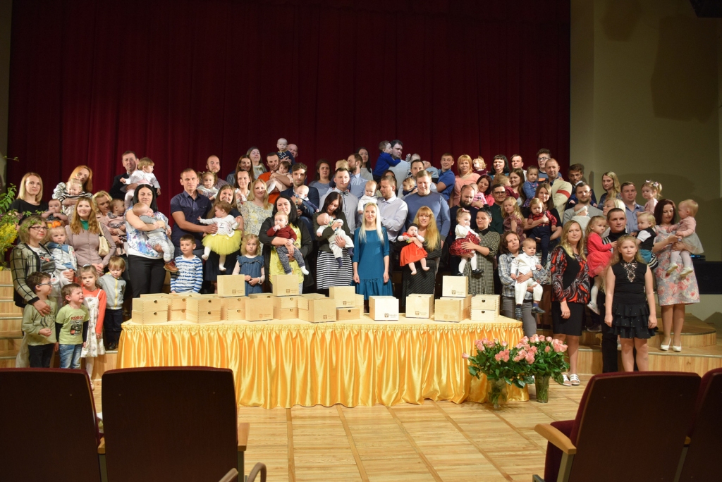 Aizkraukles novadā 2018. gadā reģistrēti 85 jaundzimušie, taču bērniņu sumināšanas pasākumā “Aizkraukles mazulis” bija krietni mazāk — tikai aptuveni puse.