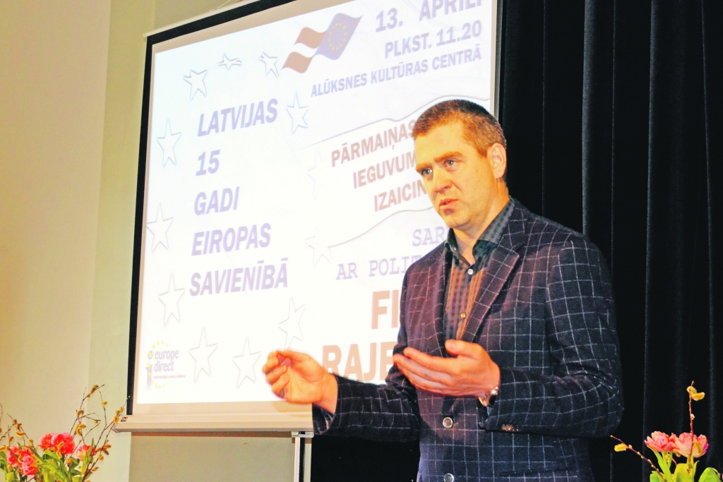 Filips Rajevskis, politologs